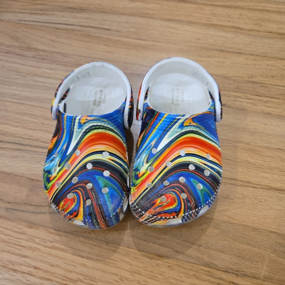 Crocs toddler size 6
